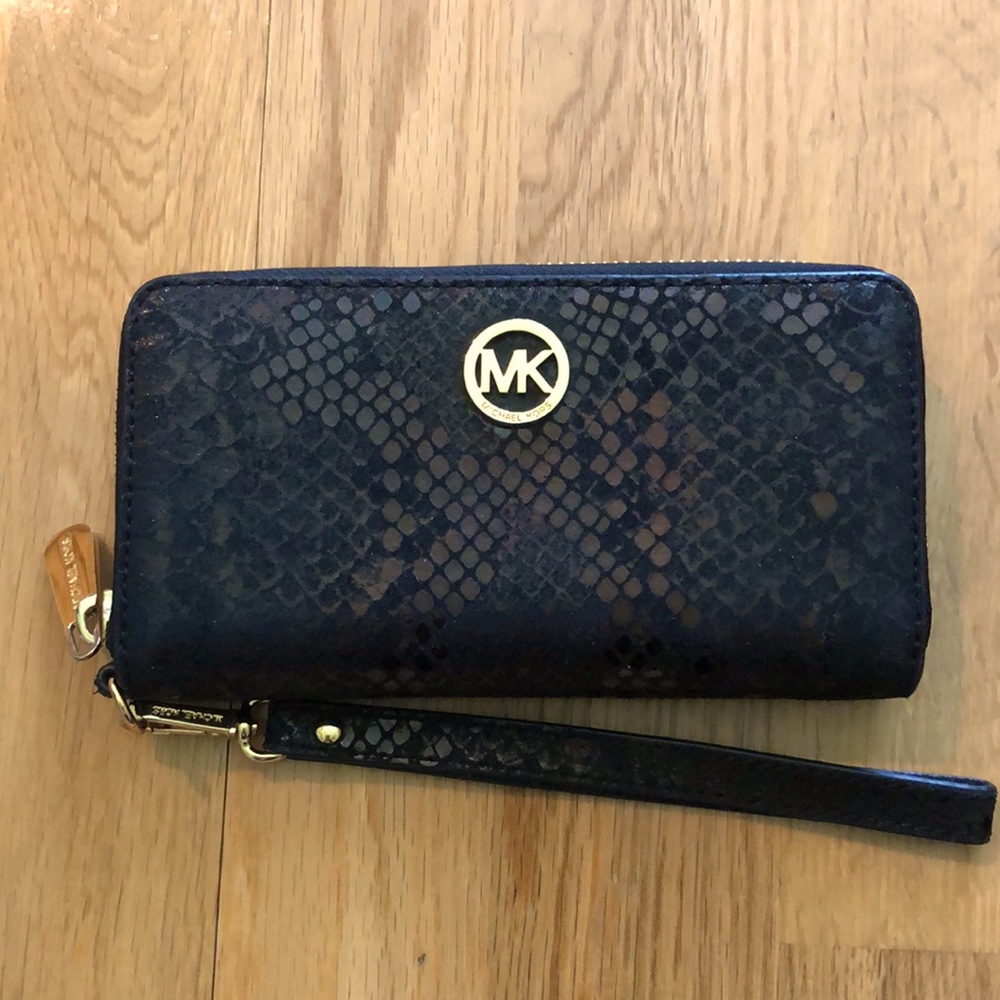 Michael Kors Wristlet Wallet